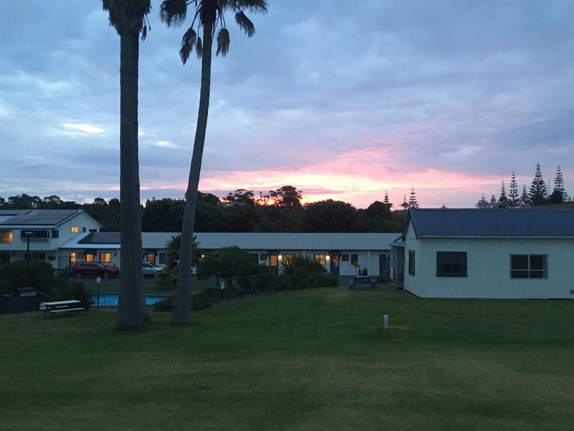 Pukenui Lodge Motel Екстер'єр фото
